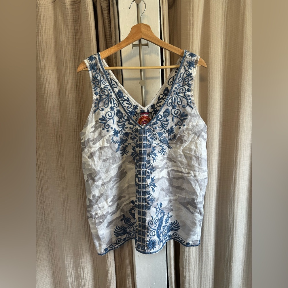 Johnny Was White & Blue Embroidered V-Neck Sleeveless Top
